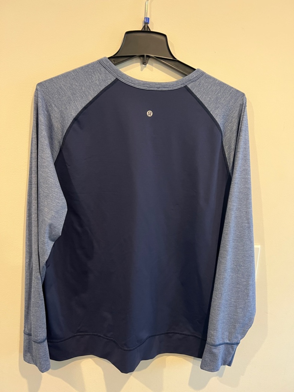 lululemon athletica Men’s Navy Body with Heathered Blue Raglan Long Sleeve